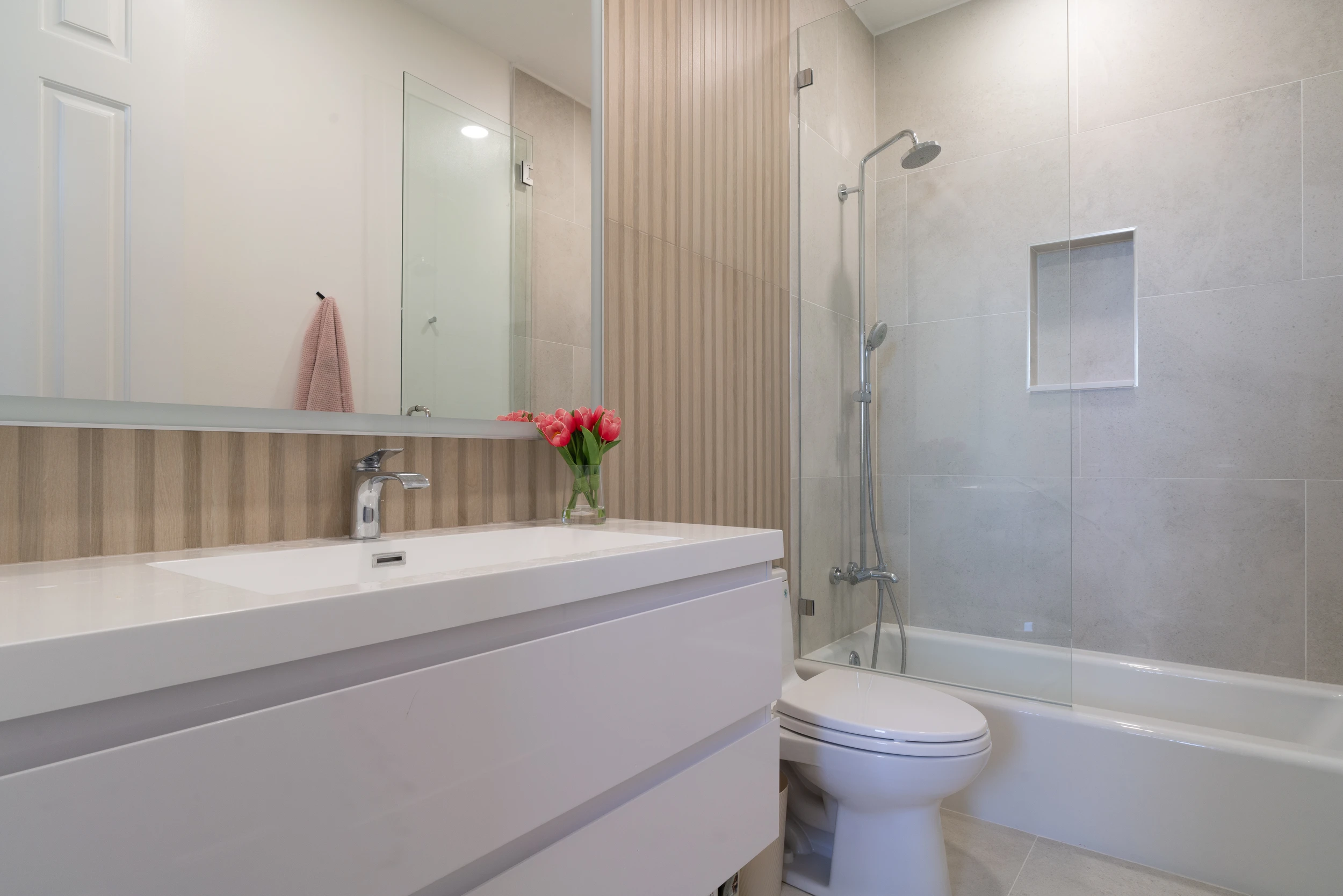 Secondary Bathroom - Overview