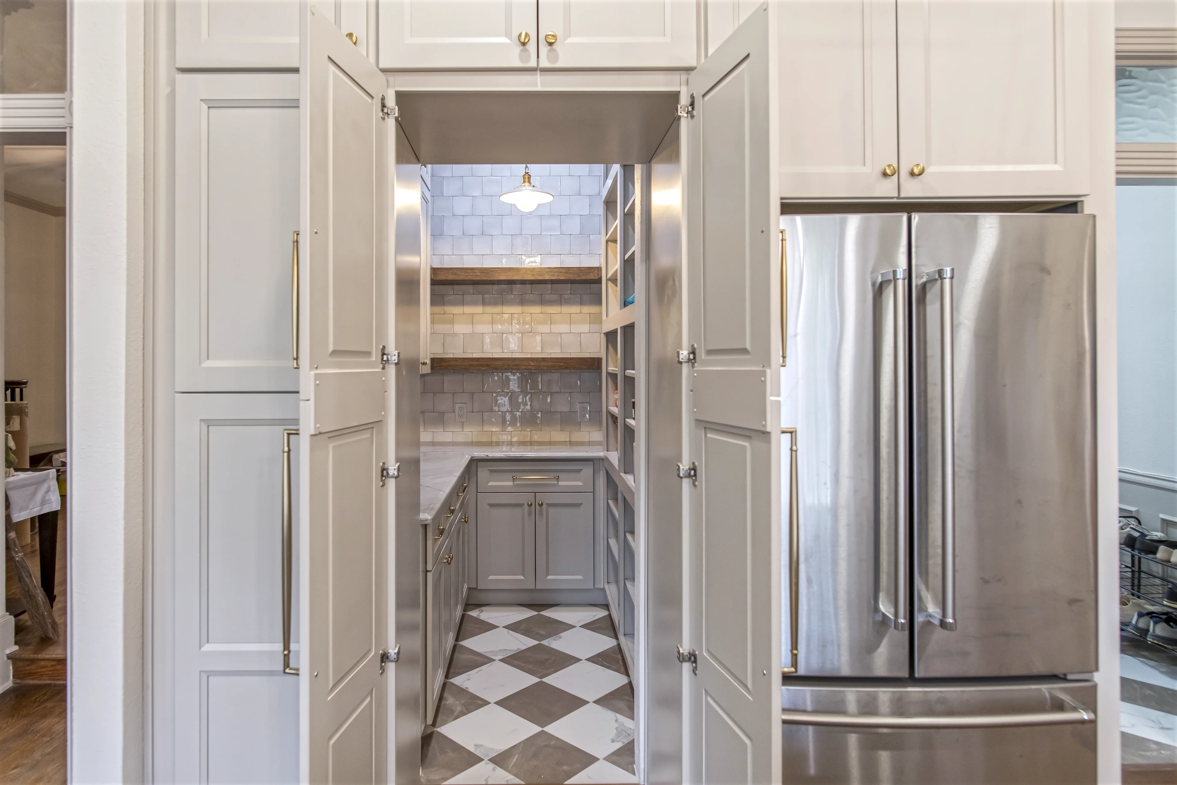 Kitchen pantry entry